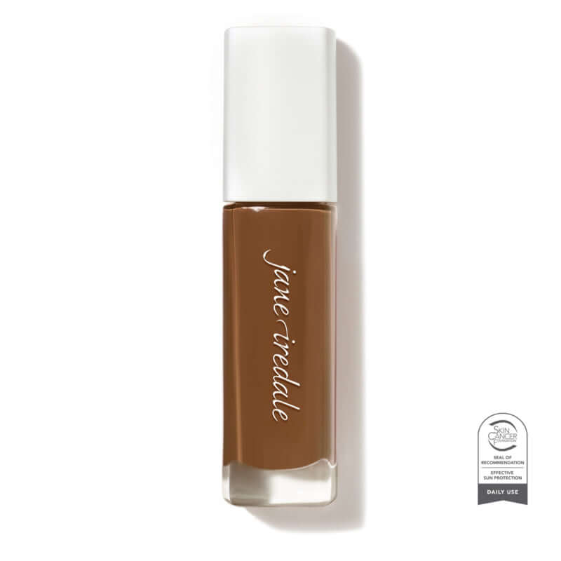 Skintuition SPF30 Radiance Boosting Liquid Foundation 74 Deep 30ml in een elegante verpakking met een rijke, bruine tint.