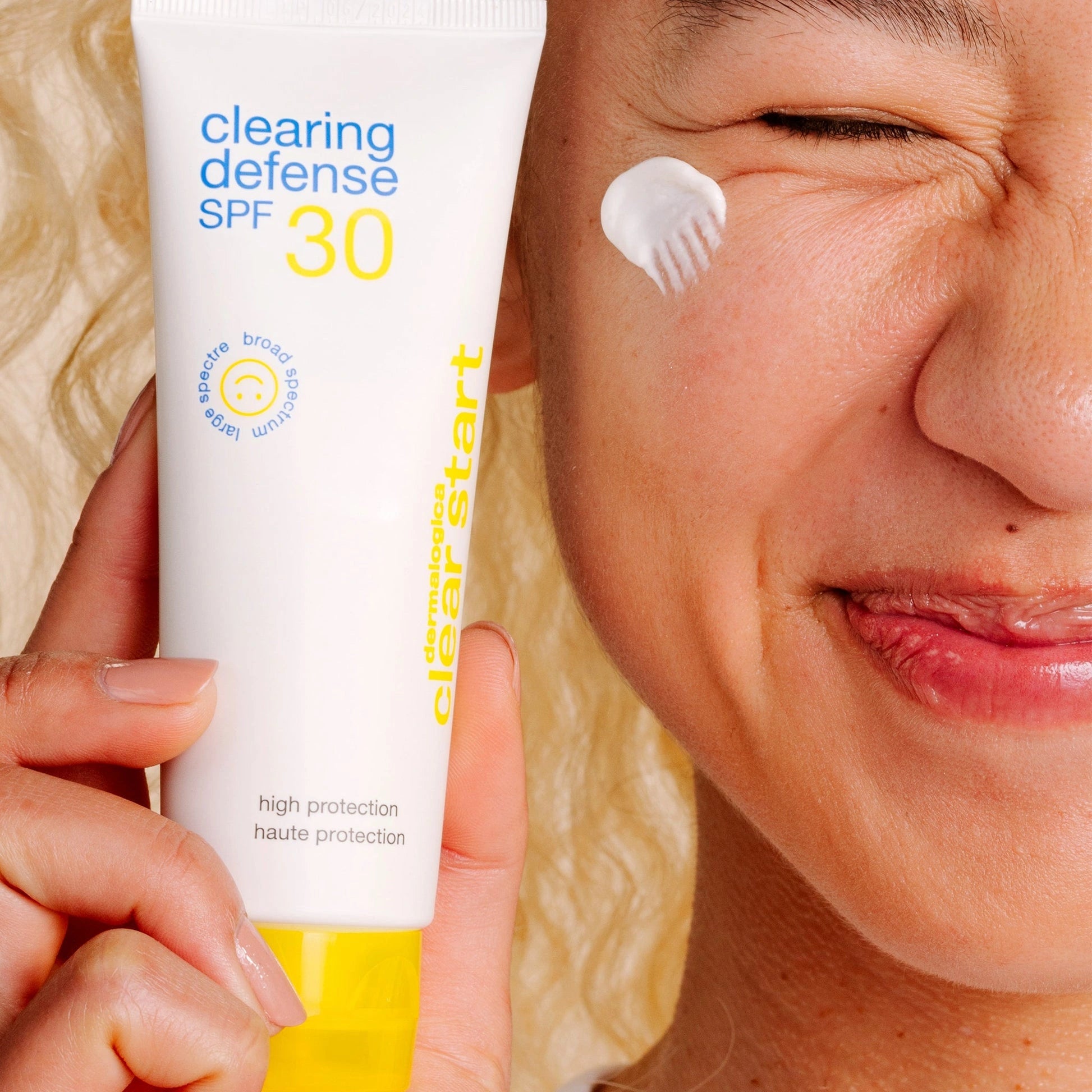 Dermalogica Clearing Defense SPF30 59ml, beschermende crème voor een glimmende huid met hoge SPF-30 bescherming.