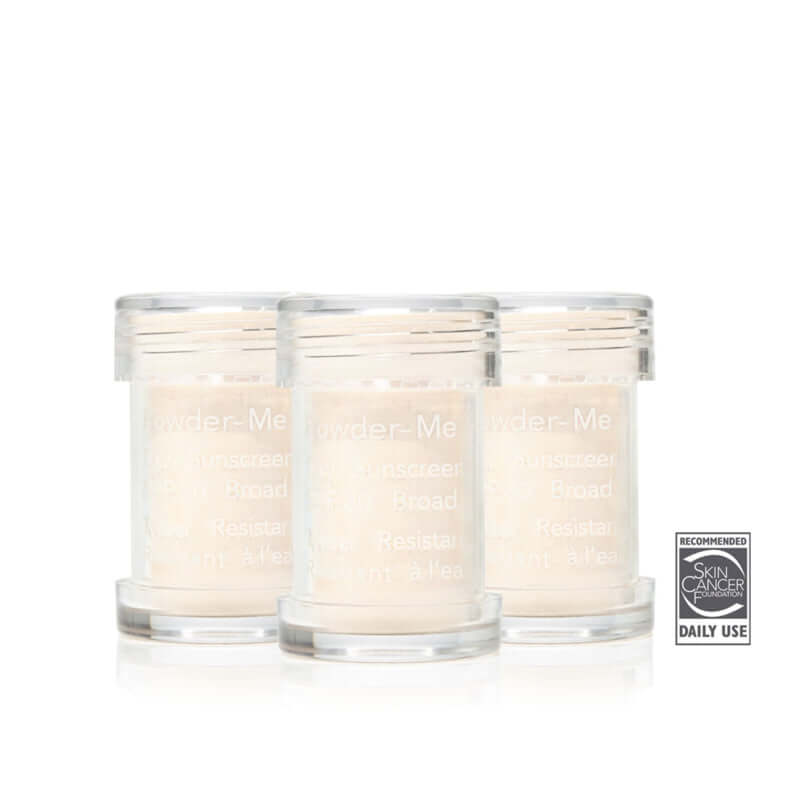 Jane Iredale Powder Me SPF30 Dry Sunscreen Refill Translucent 3x 2,5g in een set van drie potjes voor gemakkelijk bijwerken.