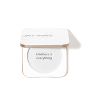 Jane Iredale Refillable Compact White met minimalistische afwerking en inspirerende boodschap 'kindness is everything'.