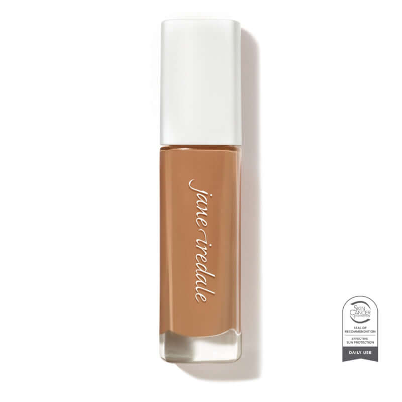Skintuition SPF30 Radiance Boosting Liquid Foundation 46 Medium 30ml in een slanke verpakking met natuurlijk ogende teint.