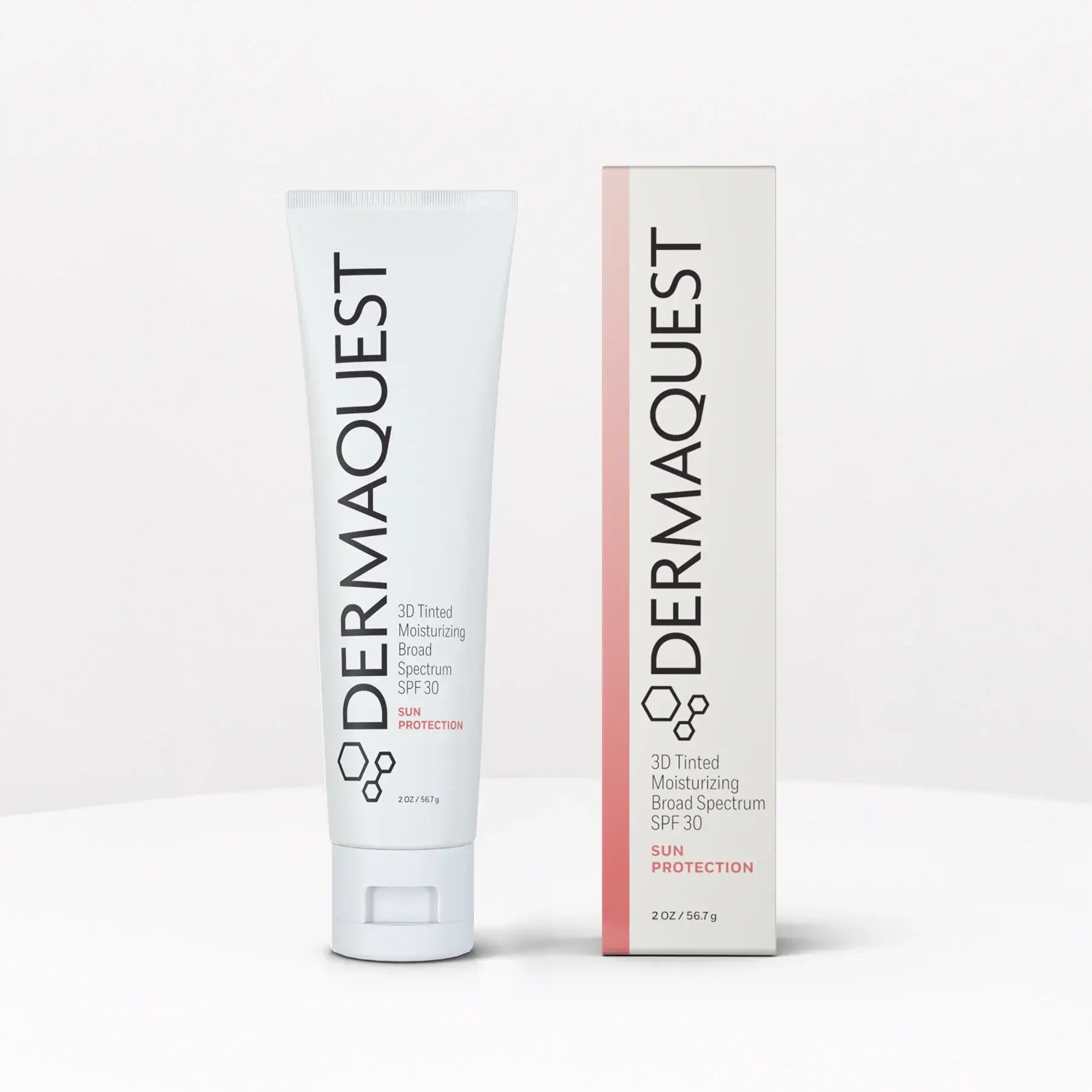 DermaQuest 3D Tinted Moisturizing Broad Spectrum SPF 30 56,7g tube en doos, ideaal voor een rijpere huid.