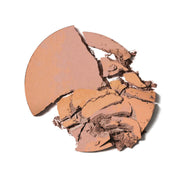 Delilah - Pure Light Illuminating Powder Aura gebroken bronspoeder met luxe textuur en warme tinten, perfect voor een stralende gloed.
