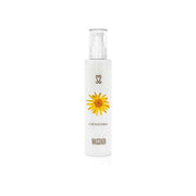 Massada - Cremaderm 200ml flacon met gele bloem, ideaal voor hydratatie bij droge huid en huidproblemen.
