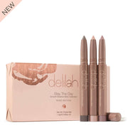 Delilah - Stay The Day Rose Edition met drie smudge-proof oogschaduw sticks in glinsterende en neutrale rozenkleuren.