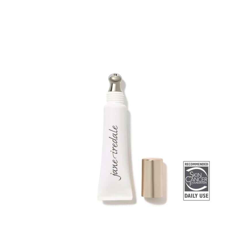 Jane Iredale - Enlighten Plus™ Under-eye Concealer 4 7ml met een roestvrijstalen applicator voor directe verkoeling en verlichting.