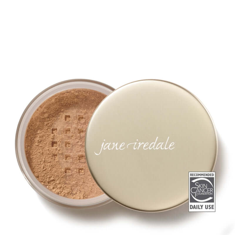 Jane Iredale - Amazing Base® SPF20 - Caramel 10.5g, minerale foundation in open pot met zijdezachte textuur.