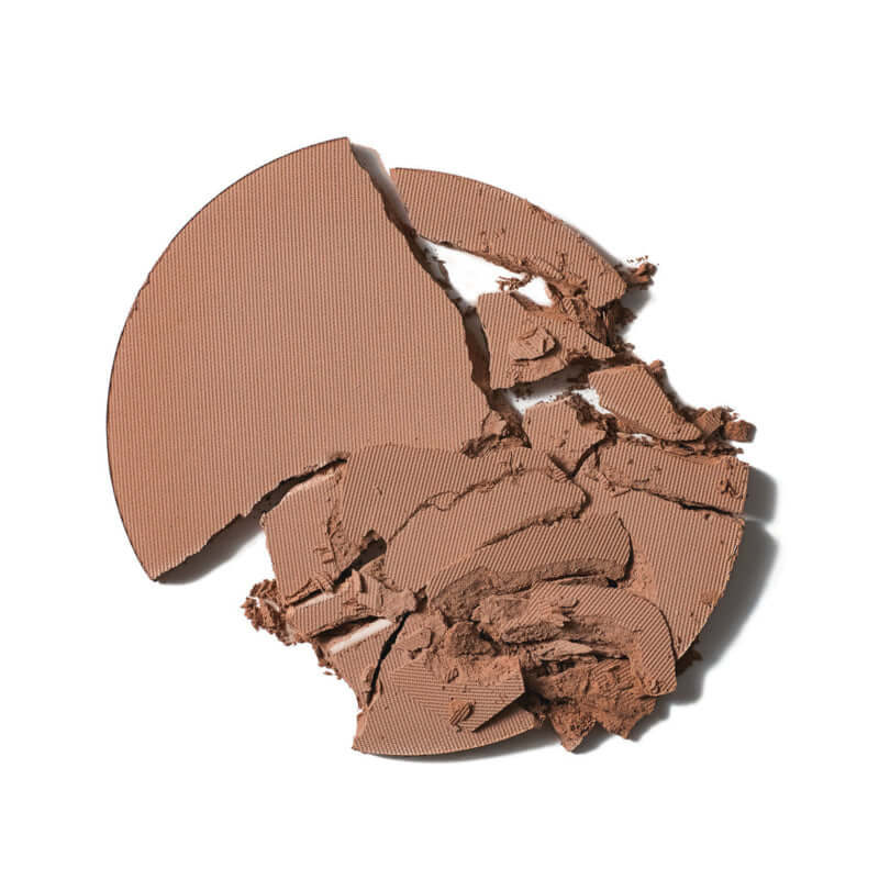 Delilah - Sunset Matte Bronzer Light Medium 11g gebroken poederbronzer met zijdezachte textuur voor een natuurlijke gelaatskleuring.