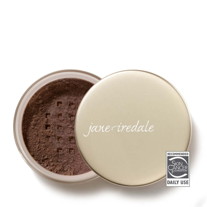 Jane Iredale - Amazing Base® SPF20 - Cocoa, minerale foundation in verpakking met zijdeachtige textuur.