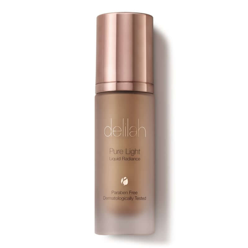 Delilah - Pure Light Liquid Radiance Halo verhelderende vloeibare highlighter in stijlvolle verpakking met gouden accenten.