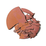 Delilah - Pure Light Illuminating Powder Lustre in een gebroken, poedervormige textuur voor stralende skin.