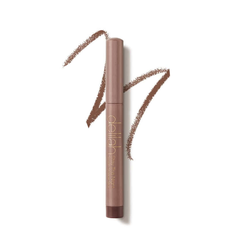 Delilah - Stay The Night Smooth Shadow Stick Hot Chocolate met rijke, langdurige kleur en gemakkelijk blendbare textuur.