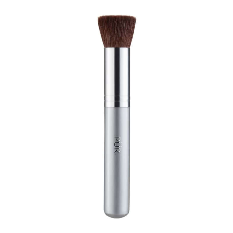 PUR - Chisel Brush met zachte synthetische haren voor moeiteloze poederapplicatie en perfecte dekking.
