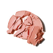 Delilah - Compact Colour Blush Clementine 4g, gebroken perzikkleurige poederblush in detail voor een natuurlijke glow.