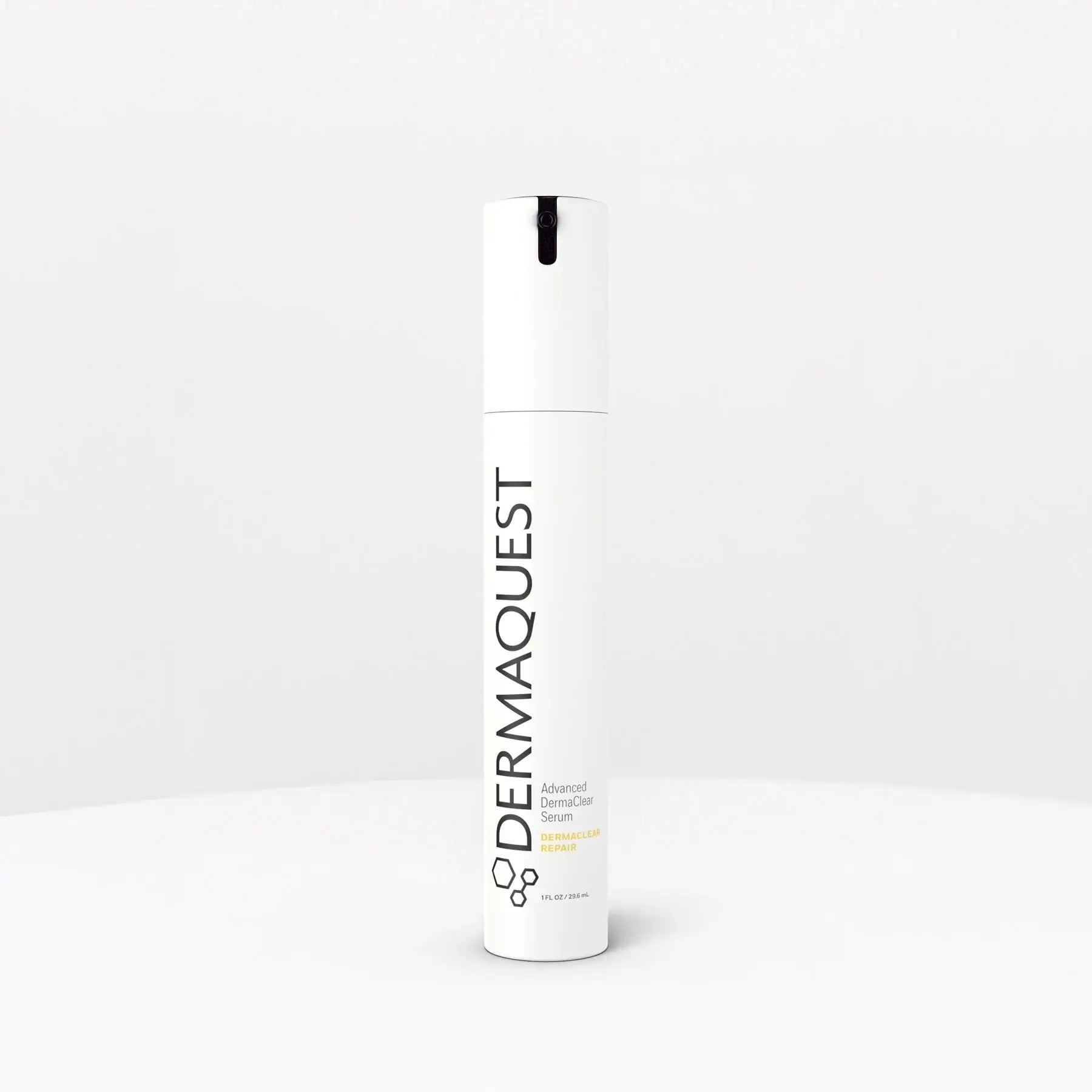DermaQuest Advanced DermaClear Serum 29,6ml in elegante flacon voor behandeling van acne en onzuiverheden.