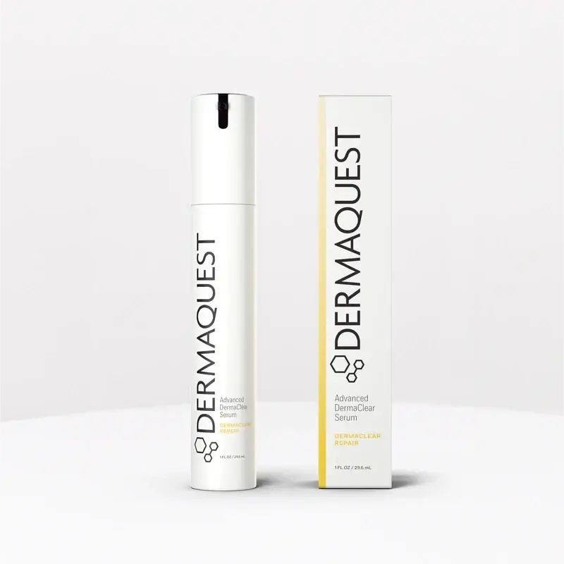 DermaQuest Advanced DermaClear Serum 29,6ml in elegante verpakking, perfect voor acnegevoelige huid.