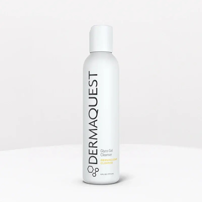 DermaQuest Glyco Gel Cleanser 177,4ml op een witte achtergrond, met een moderne flacon voor exfoliërende reiniging.