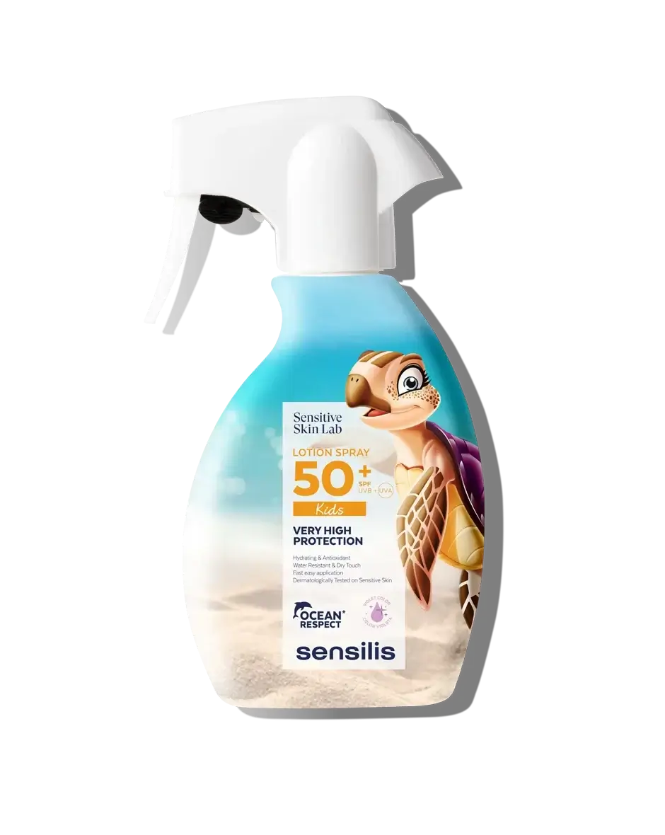 Sensilis Lotion Spray 50+ Kids 200ml met zeeschildpad, biedt zeer hoge bescherming voor gevoelige kinderhuid.