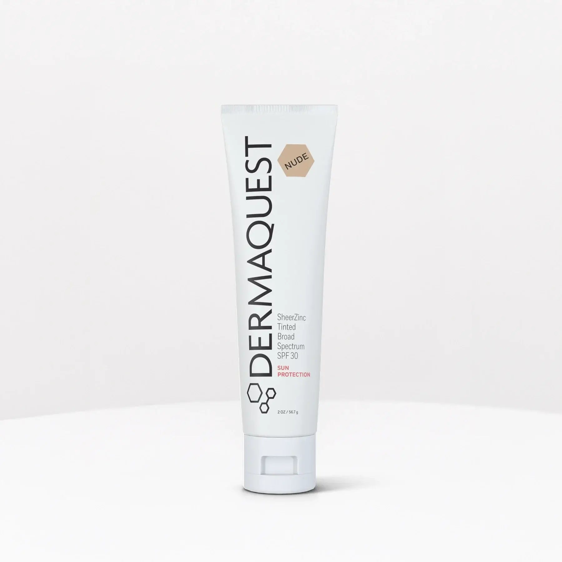 DermaQuest SheerZinc Tinted Nude Broad Spectrum SPF30 56,7g, getinte zonnebrandcrème voor lichte huid, bescherming en verzorging.