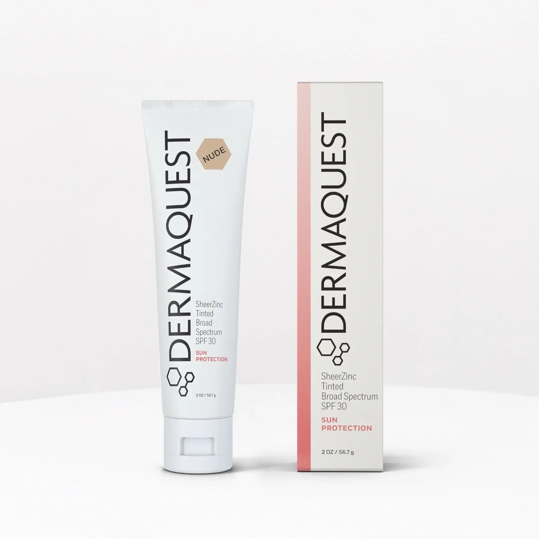 DermaQuest SheerZinc Tinted Nude Broad Spectrum SPF30 56,7g tube en verpakking met SPF30 bescherming