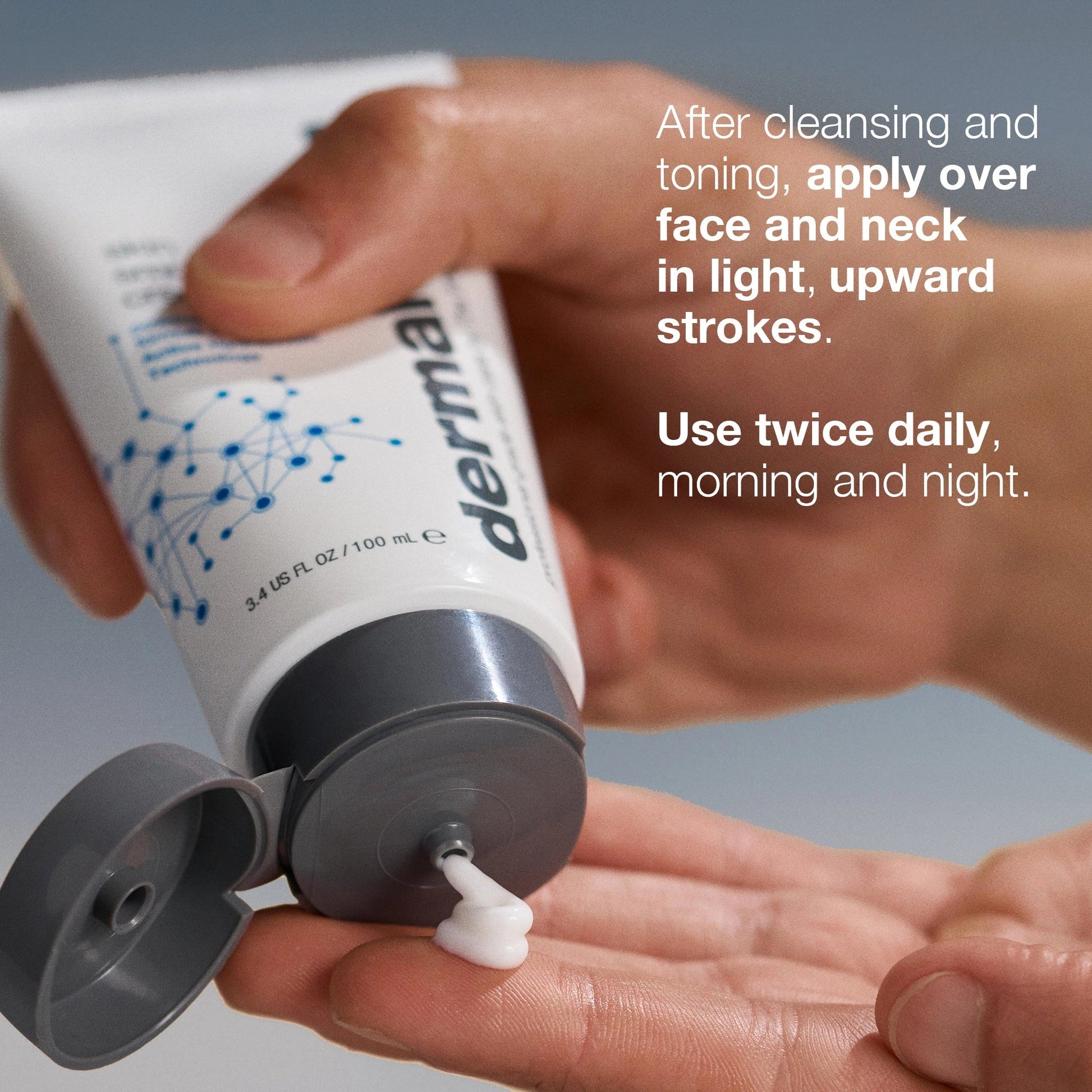 Dermalogica Skin Smoothing Cream 150ml (jumbo size) op hand, juiste applicatietechniek voor een hydraterende verzorging.