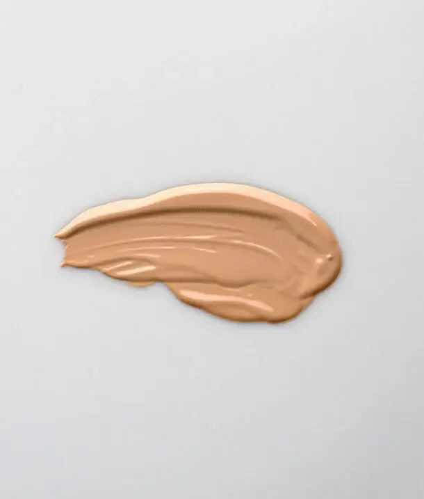 Schrammek BB Perfect Beauty Fluid SPF20 Beige 40ml, crèmige textuur op een witte achtergrond, perfecte match voor warme huidtinten.