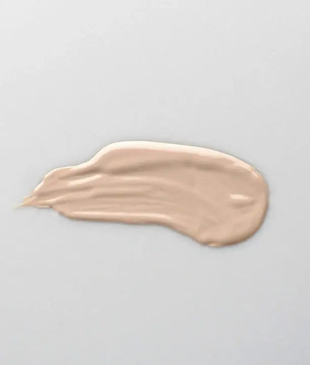 Schrammek BB Perfect Beauty Fluid SPF20 Ivory 40ml romige textuur op een lichte ondergrond, ideaal voor een koele huid.