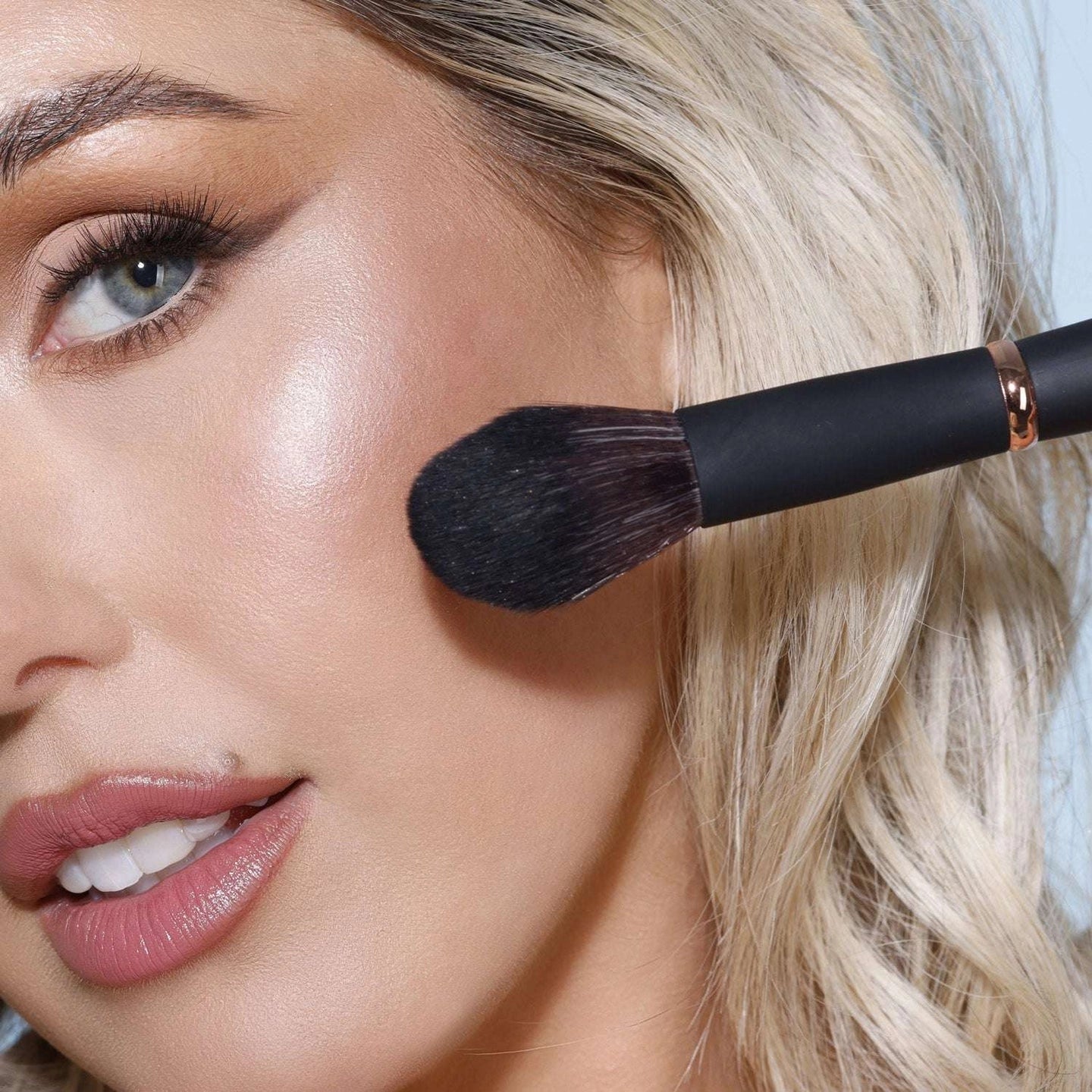 Youngblood YB5 Cheek Luxe Brush