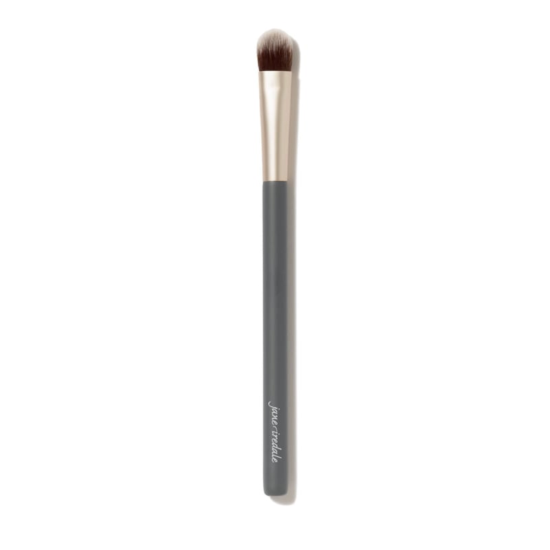 Jane Iredale - Fluffy Eye Brush met zachte, platte kop voor gelijkmatige toepassing van oogmake-up.