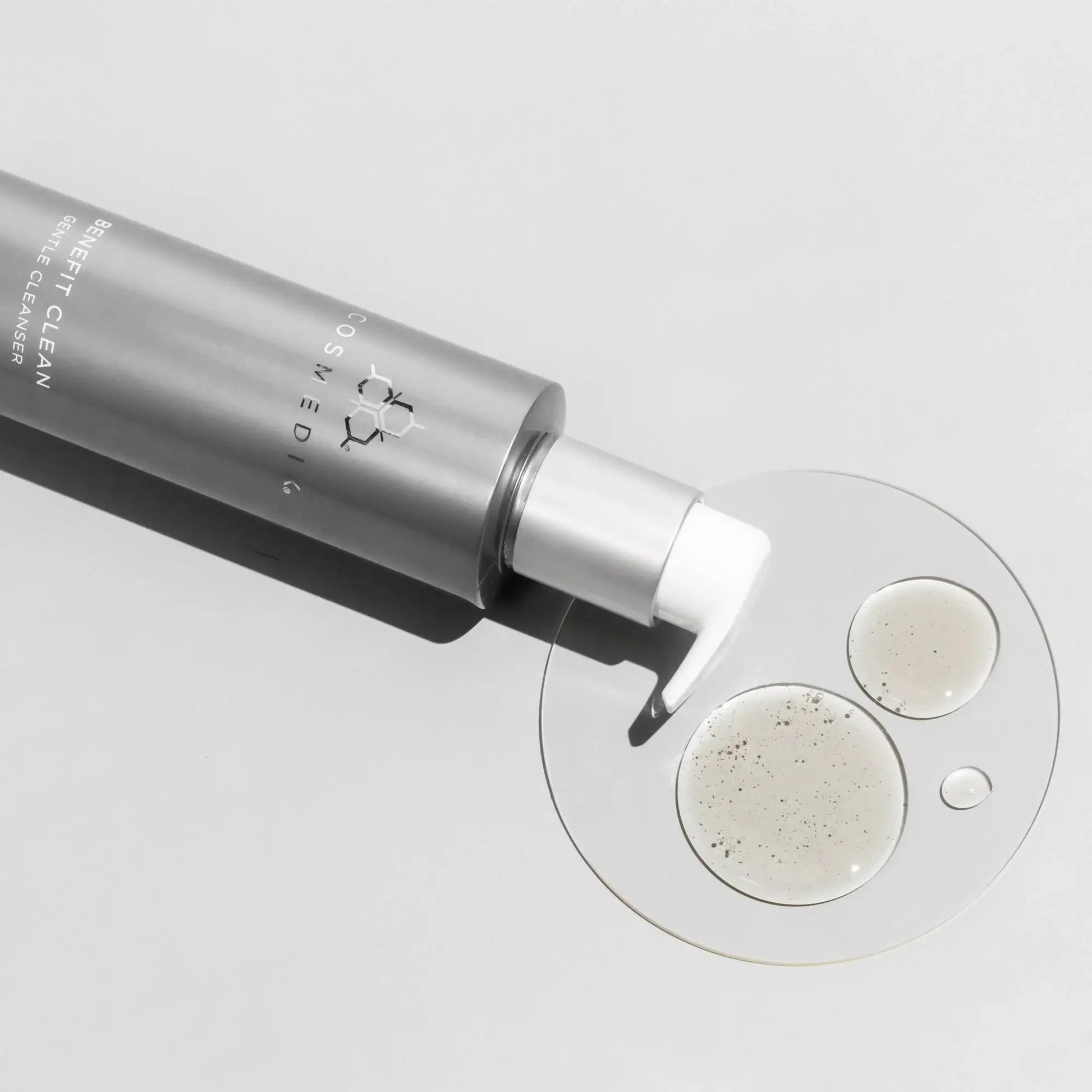 Cosmedix Benefit Clean Gentle Cleanser 150ml met milde textuur en doseerpomp voor gevoelige huid