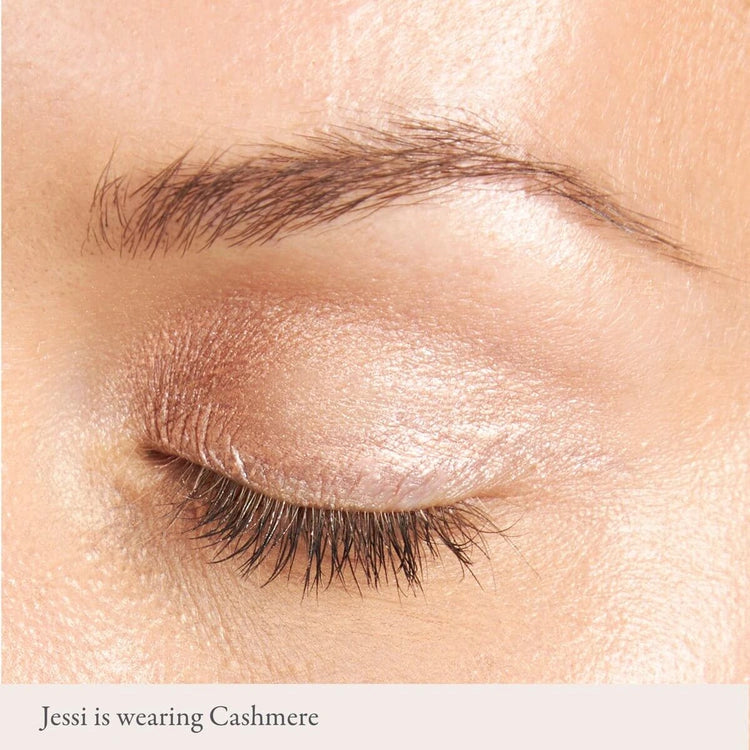 PUR On Point Tint Creamy Eyeshadow Cashmere 3ml op ooglid, zachte balletroze kleur met glans