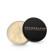 Youngblood Natural Loose Mineral Foundation Pearl 10g open verpakking met lichte minerale poeder voor warme ondertonen.
